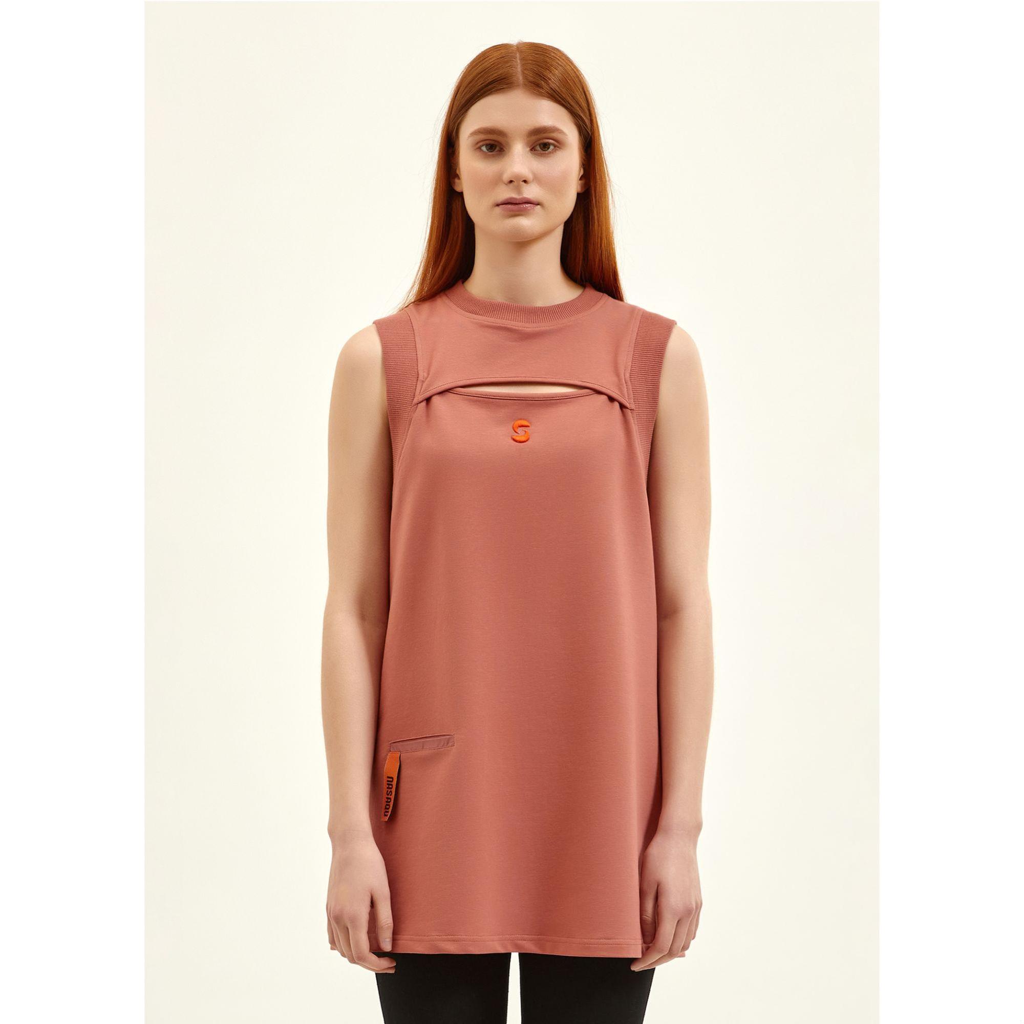 Nasaqu Kadın Sırtı Açık Nakışlı Gül Kurusu T-Shirt