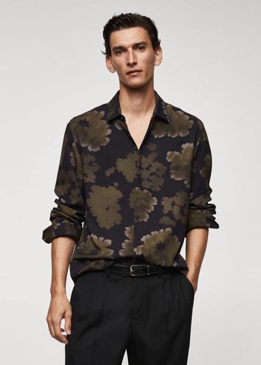  Mango Erkek Dökümlü Desenli Gömlek Haki