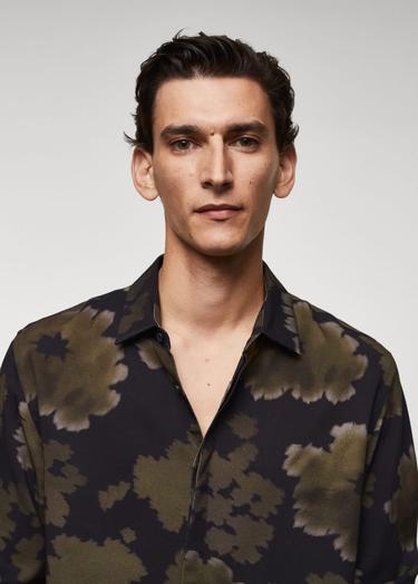  Mango Erkek Dökümlü Desenli Gömlek Haki