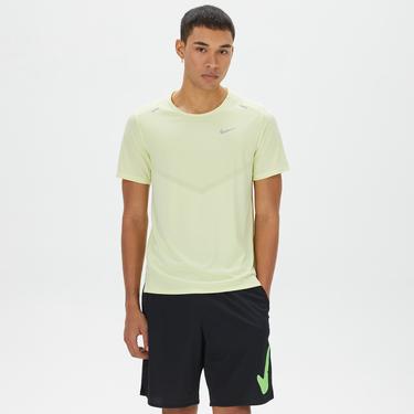  Nike Dri-FIT Rise 365 Erkek Yeşil T-Shirt