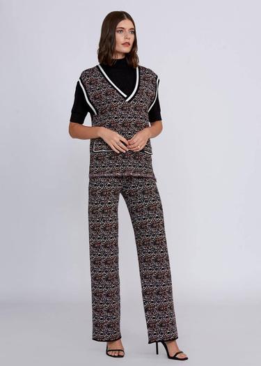  Knitss Jakar Desenli Taşlı Düğmeli Triko Yelek