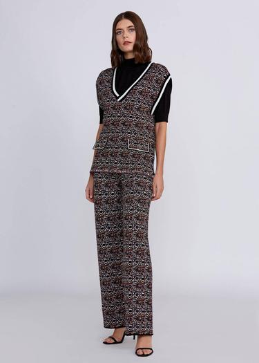  Knitss Jakar Desenli Taşlı Düğmeli Triko Yelek