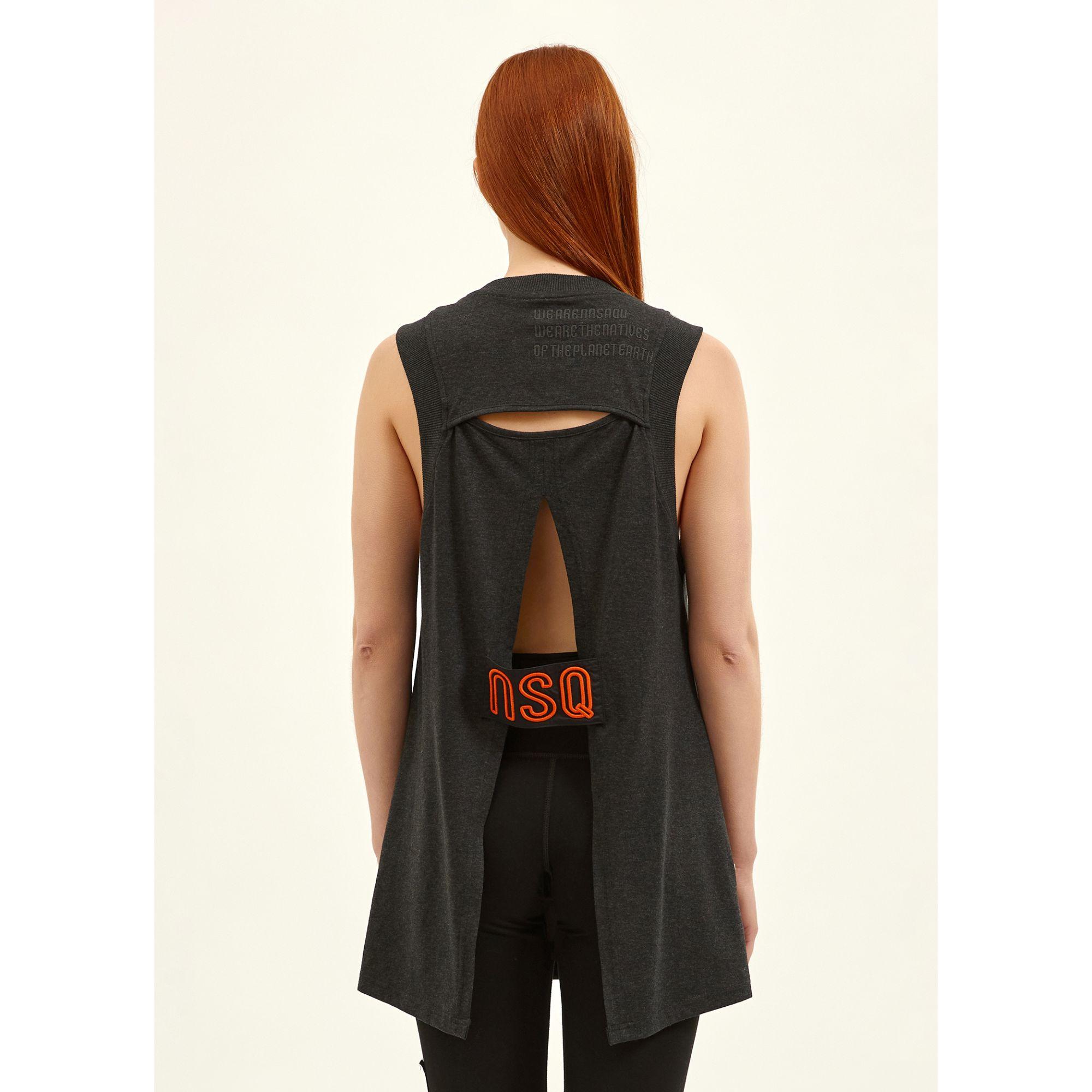 Nasaqu Kadın Sırtı Açık Nakışlı Antrasit T-Shirt