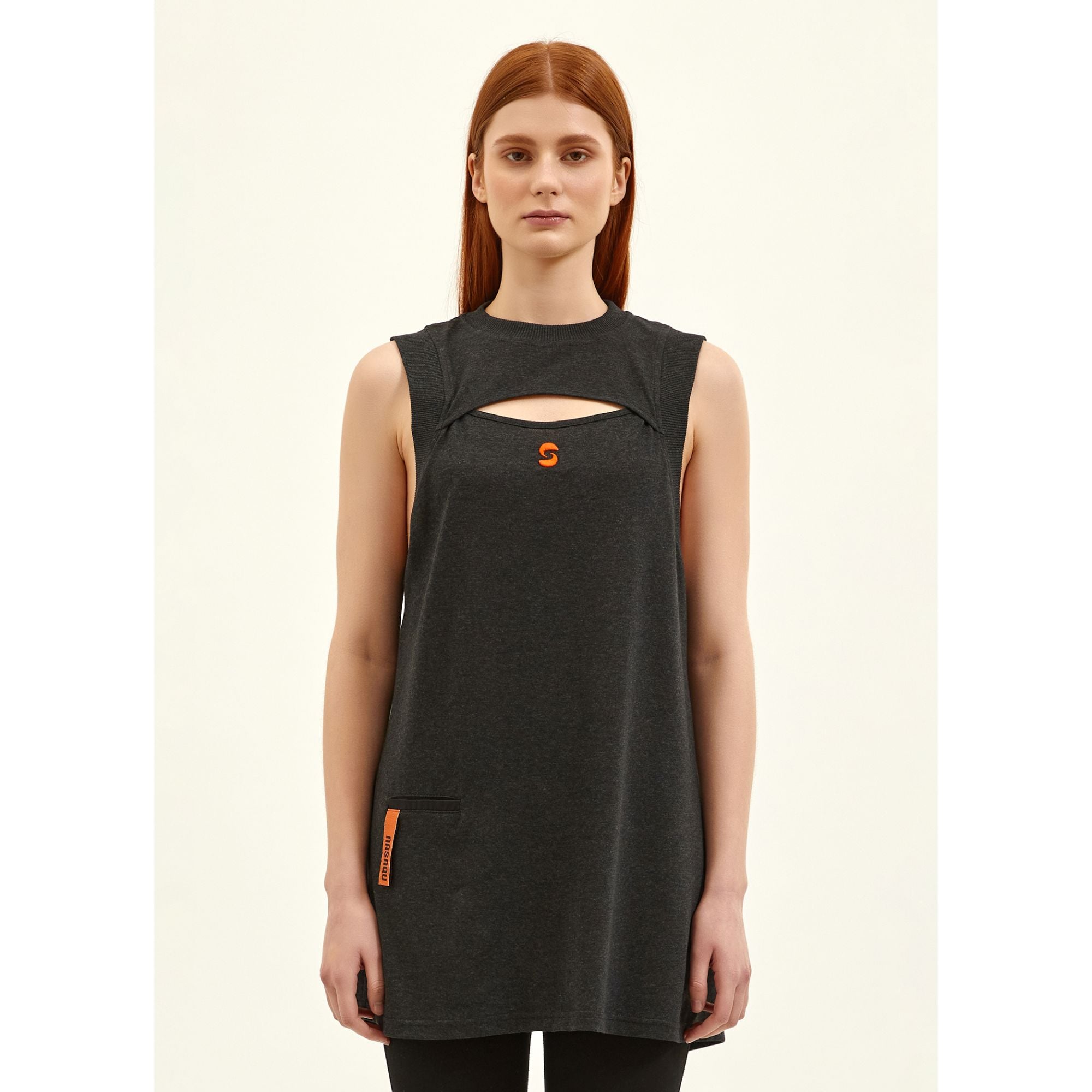  Nasaqu Kadın Sırtı Açık Nakışlı Antrasit T-Shirt