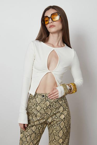  Pencere Detaylı Uzun Kollu Body