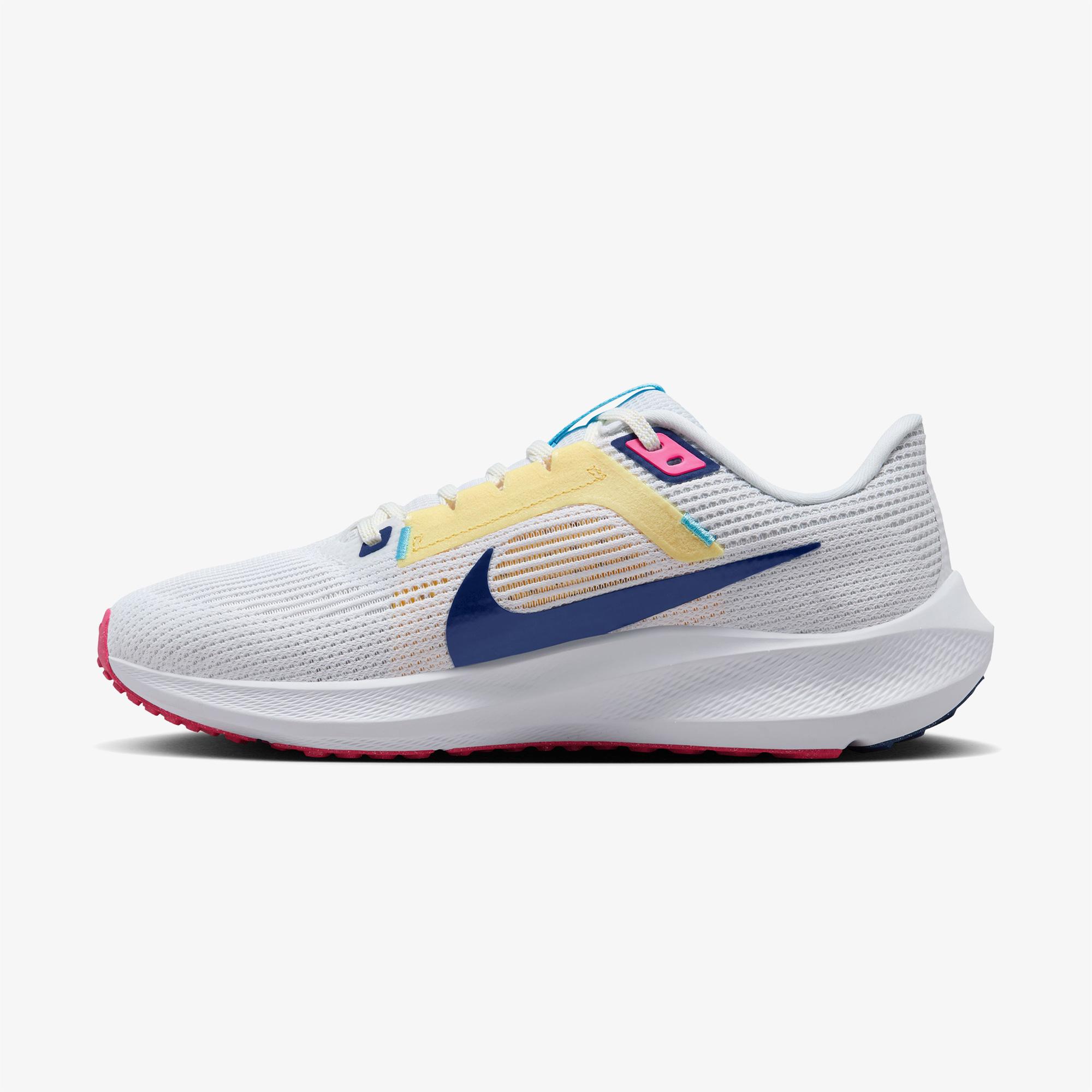 Nike Air Zoom Pegasus 40 Kadın Beyaz Spor Ayakkabı