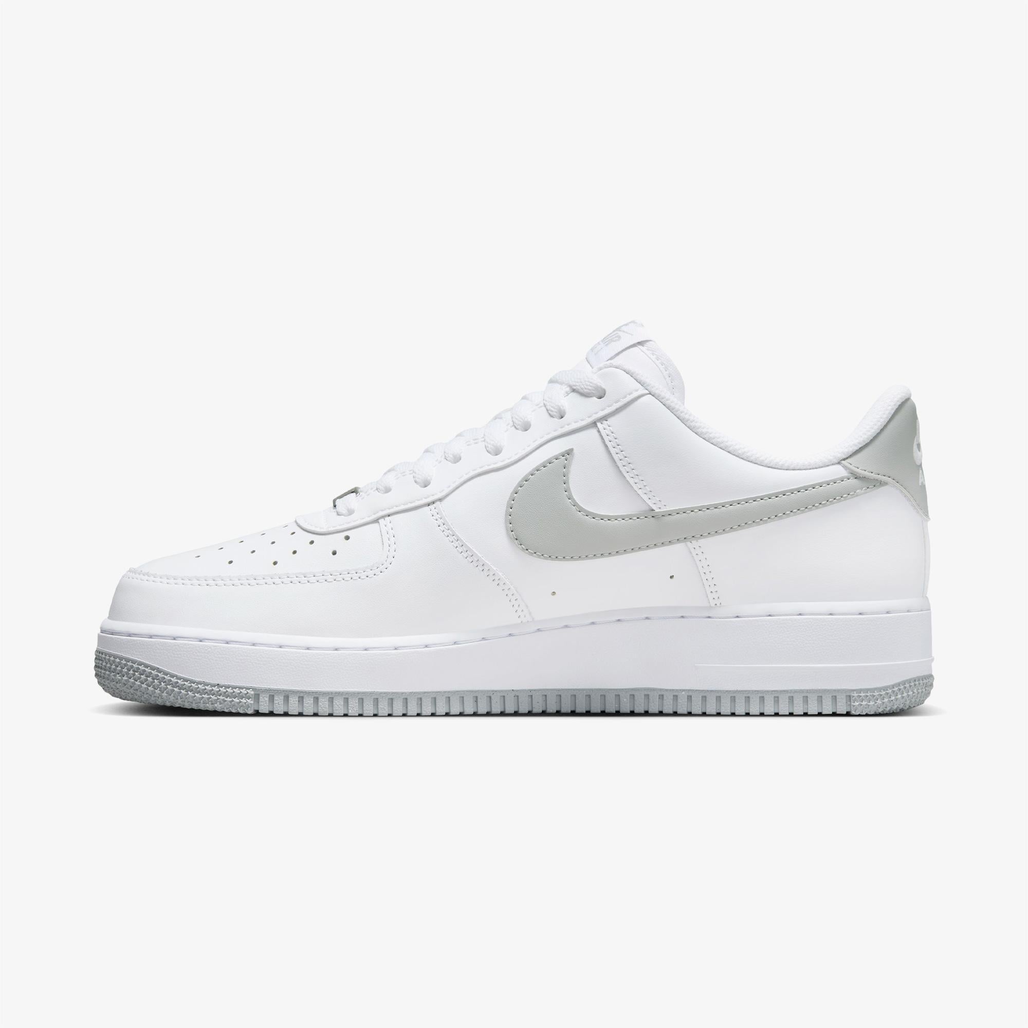 Nike Air Force 1 '07 Erkek Beyaz Spor Ayakkabı
