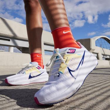  Nike Air Zoom Pegasus 40 Kadın Beyaz Spor Ayakkabı
