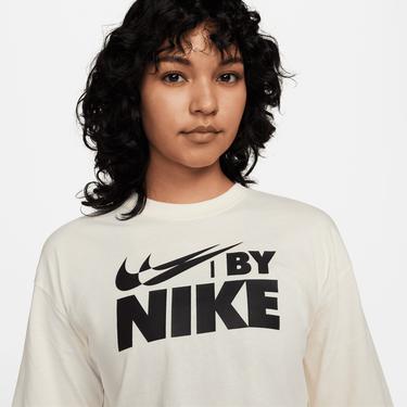  Nike Sportswear Crop Kadın Krem Rengi T-Shirt