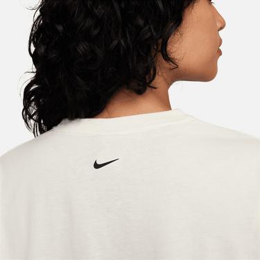  Nike Sportswear Crop Kadın Krem Rengi T-Shirt