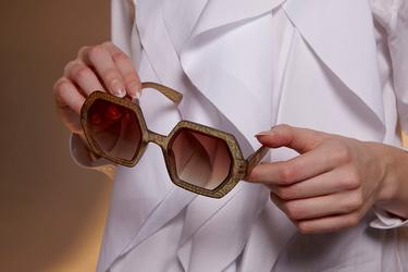  Okkia Emma Big Hexagonal Güneş Gözlüğü
Gold