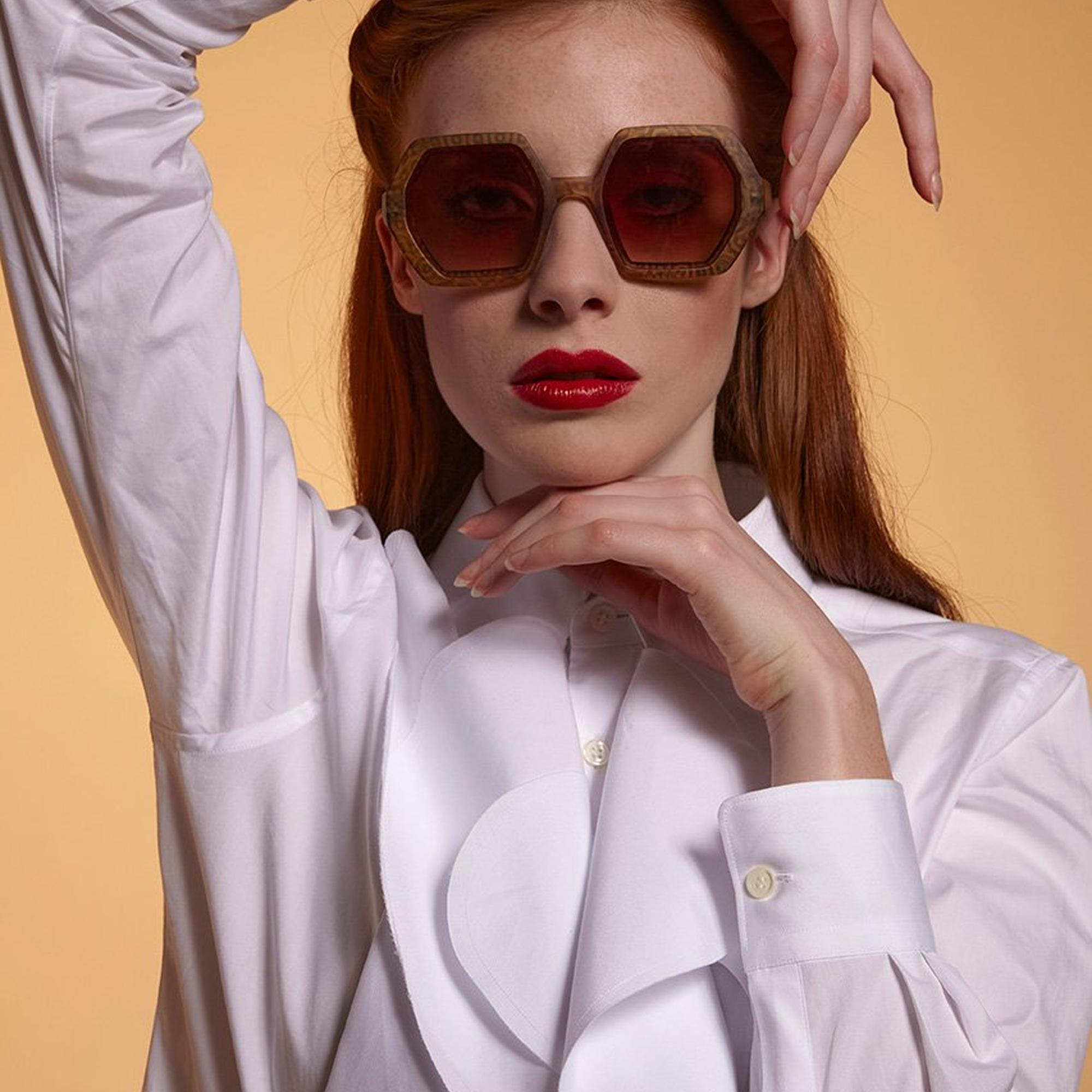 Okkia Emma Big Hexagonal Güneş Gözlüğü
Gold