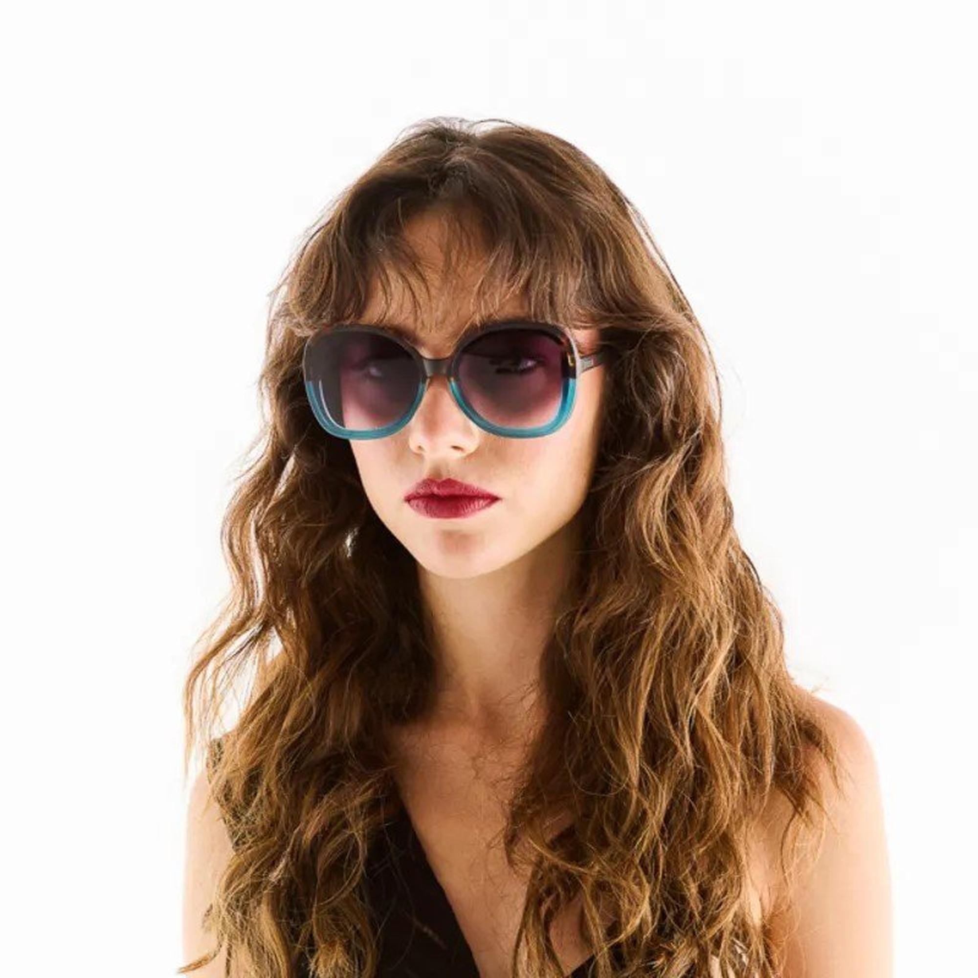 Okkia Anna Butterfly Güneş Gözlüğü
Havana Mavisi