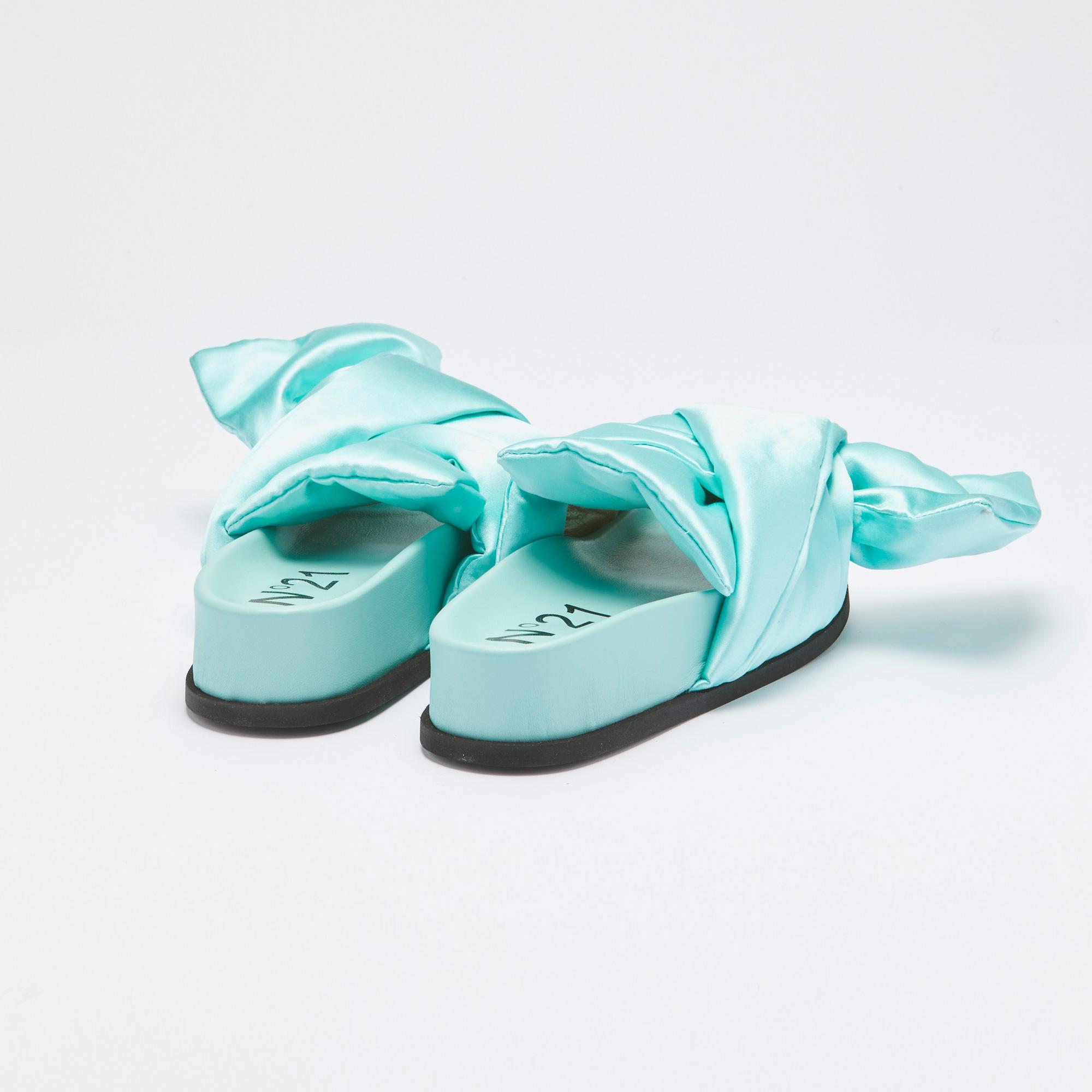 No. 21 Kadın Mavi Terlik