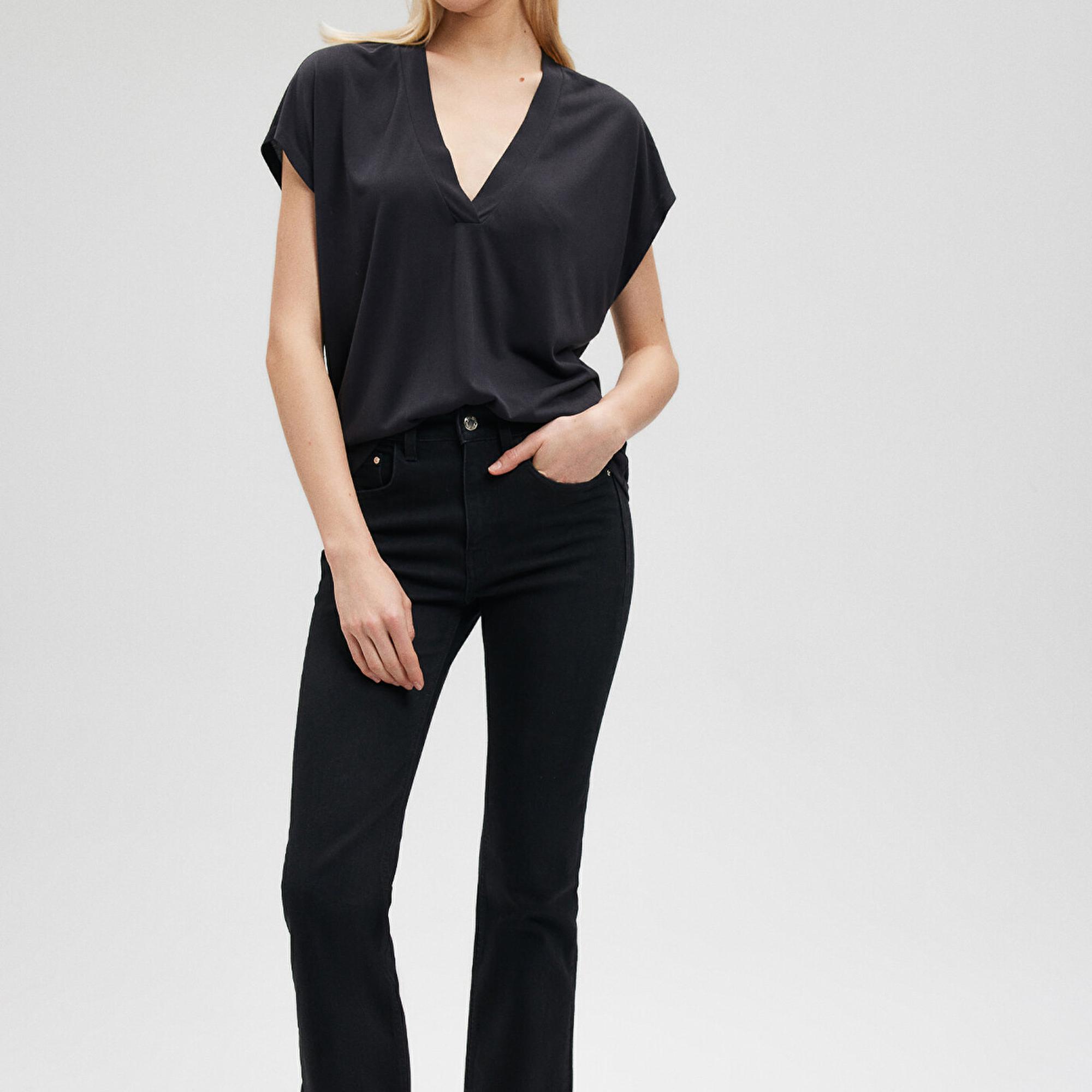 Mavi Siyah Kolsuz Tişört Regular Fit / Normal Kesim 1612250-900