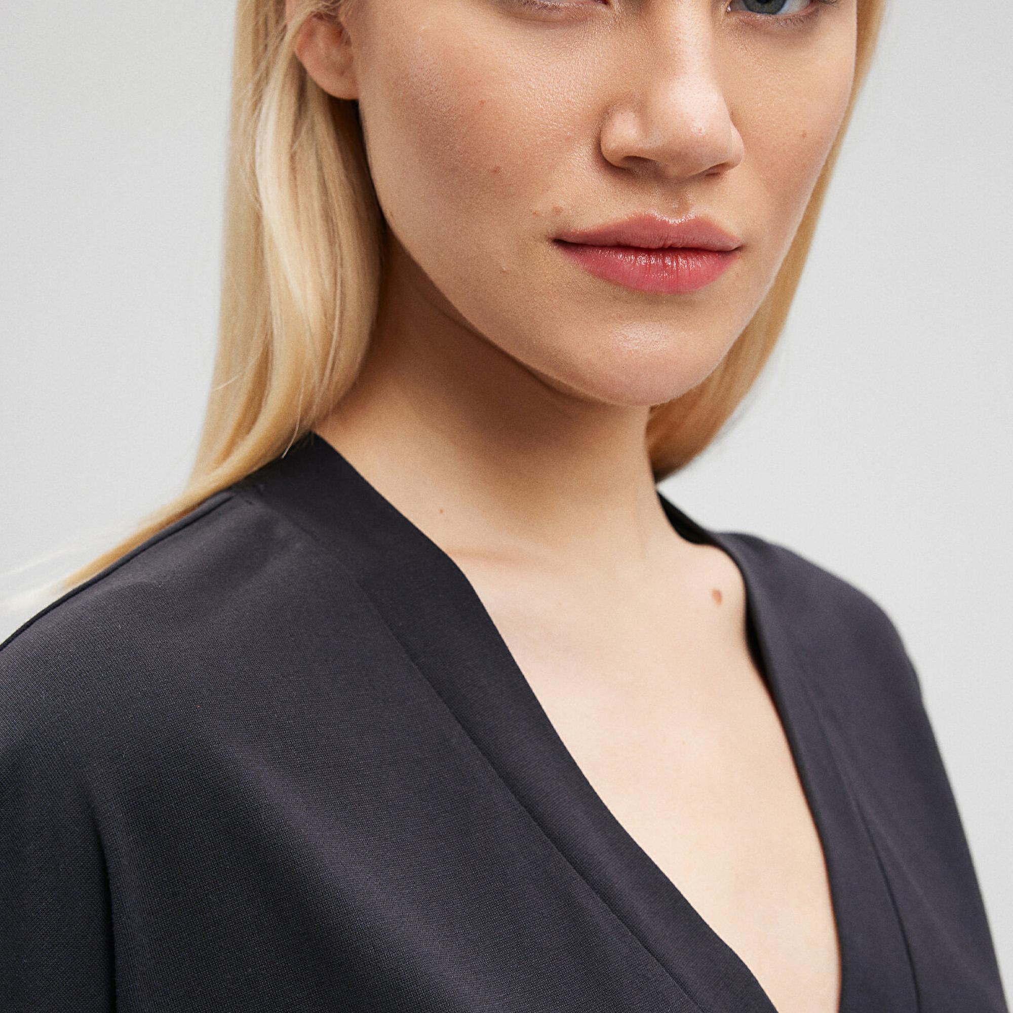 Mavi Siyah Kolsuz Tişört Regular Fit / Normal Kesim 1612250-900