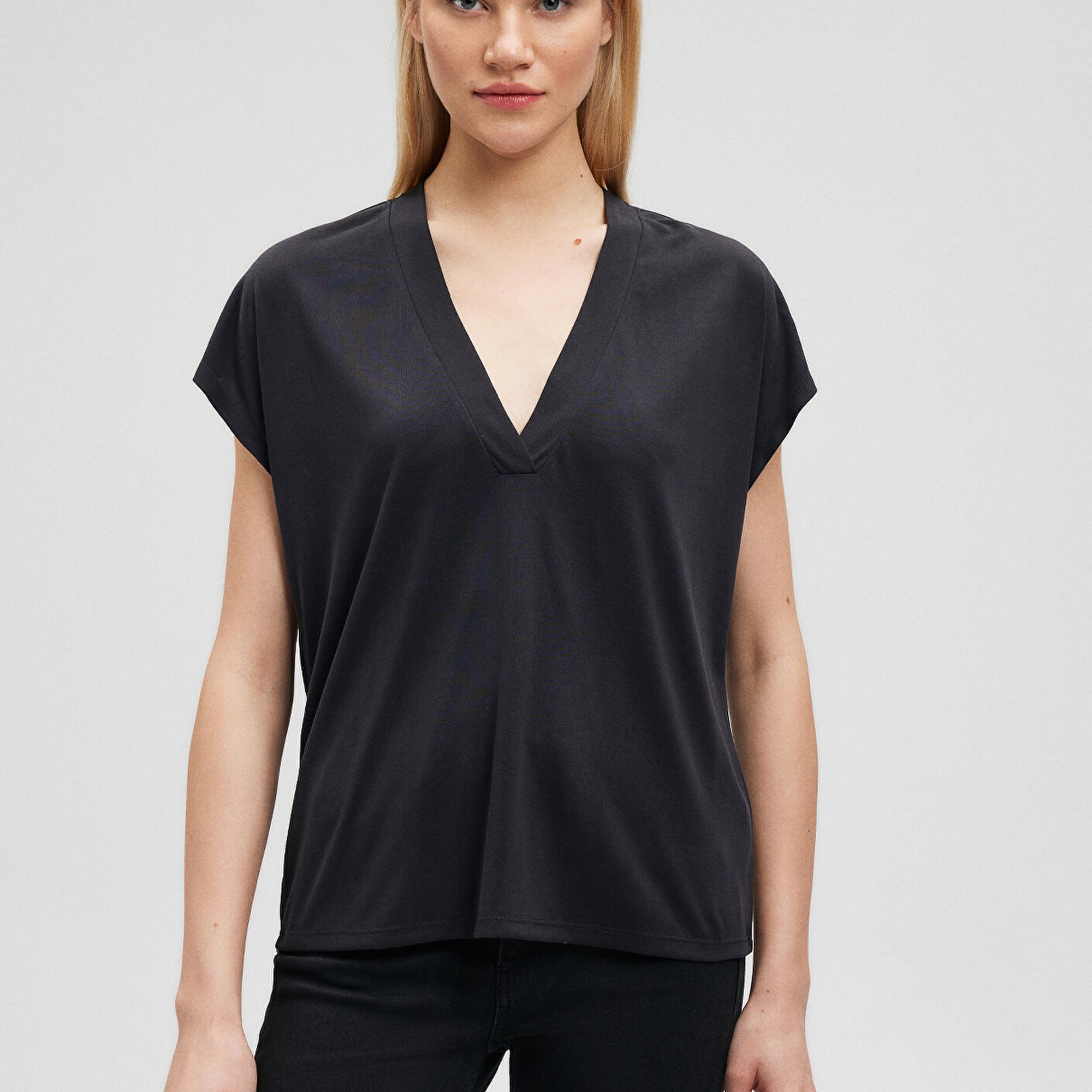 Mavi Siyah Kolsuz Tişört Regular Fit / Normal Kesim 1612250-900