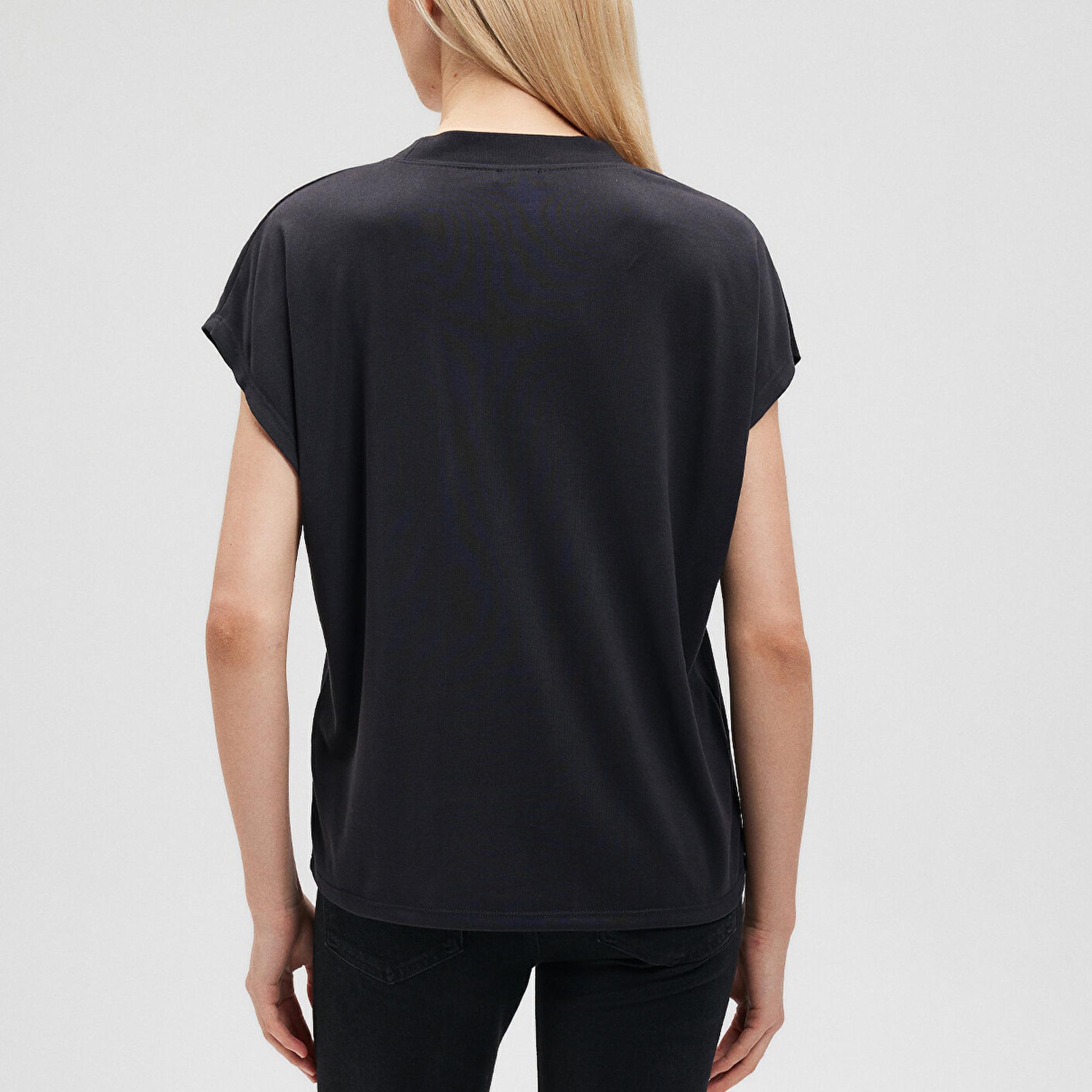 Mavi Siyah Kolsuz Tişört Regular Fit / Normal Kesim 1612250-900