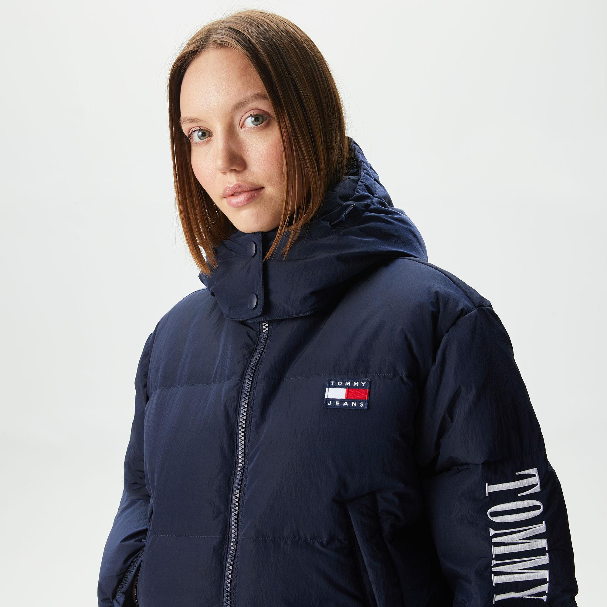 Tommy Jeans Alaska Archive Flag Kadın Lacivert Mont