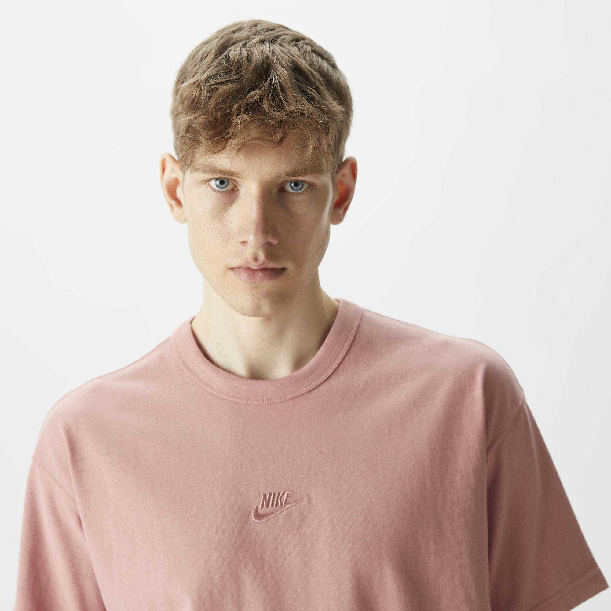 Nike Sportswear Premium Essentials Erkek Pembe T-Shirt