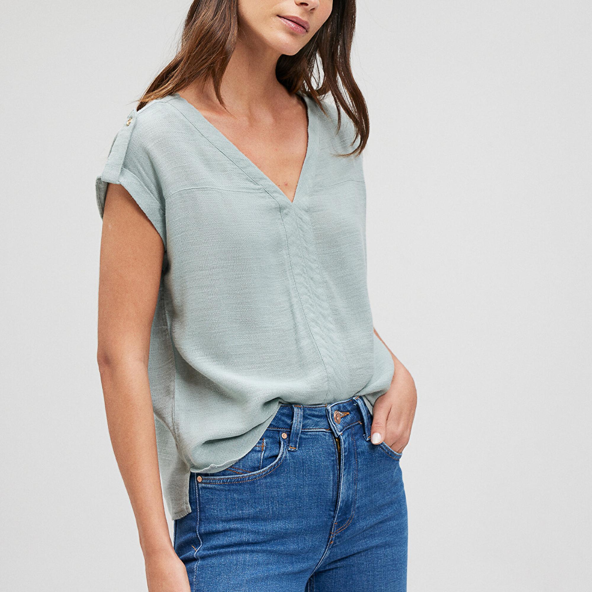 Mavi V Yaka Yeşil Bluz 122504-70108