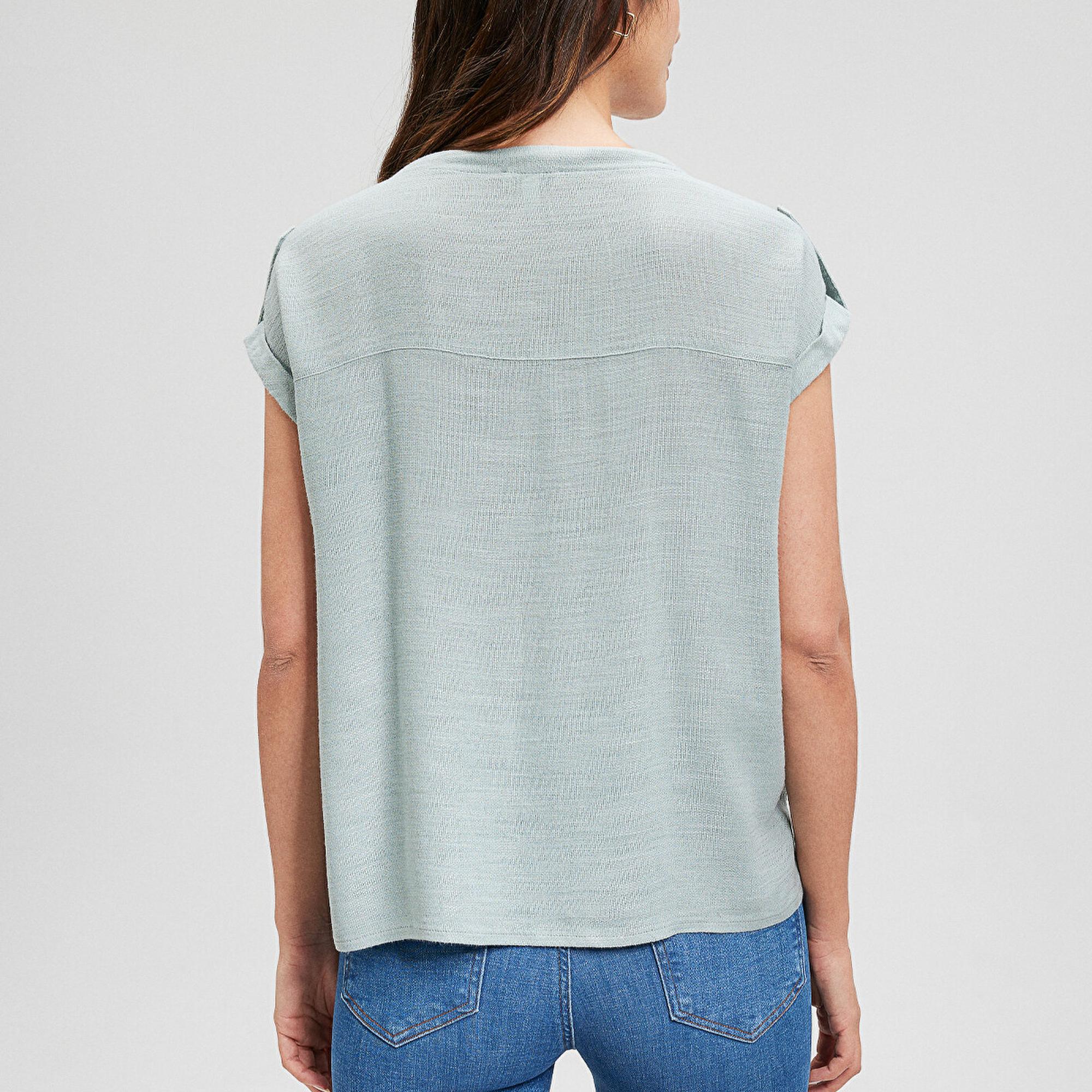 Mavi V Yaka Yeşil Bluz 122504-70108