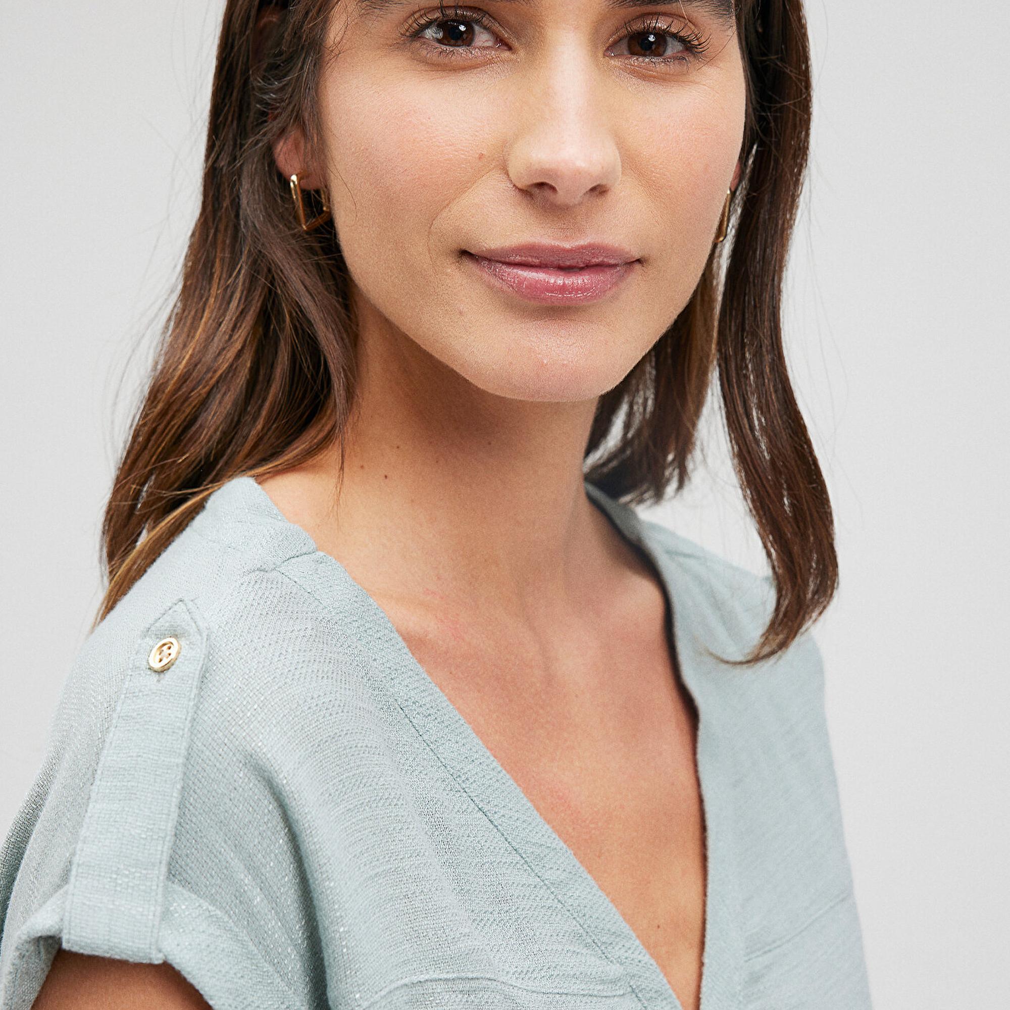 Mavi V Yaka Yeşil Bluz 122504-70108