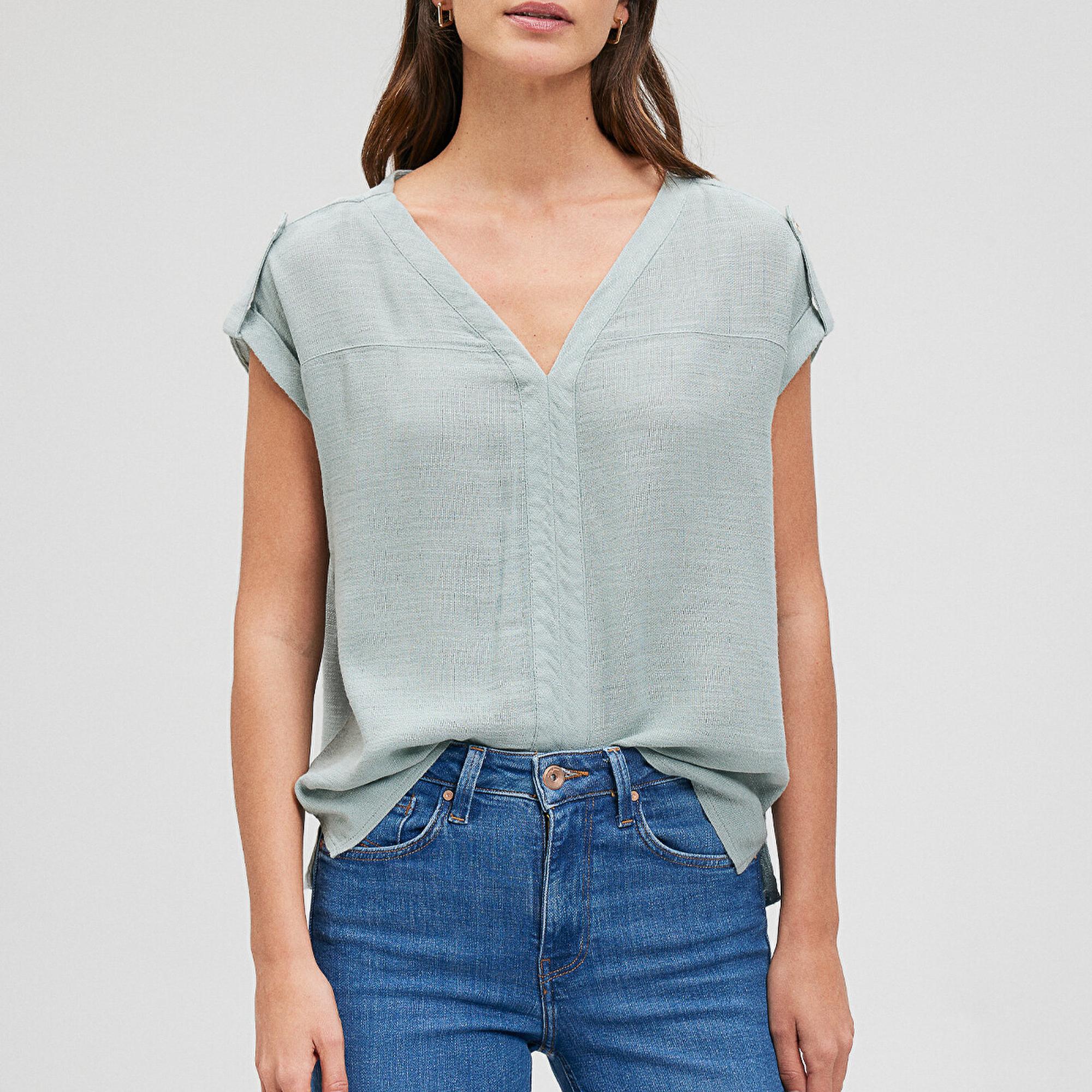 Mavi V Yaka Yeşil Bluz 122504-70108