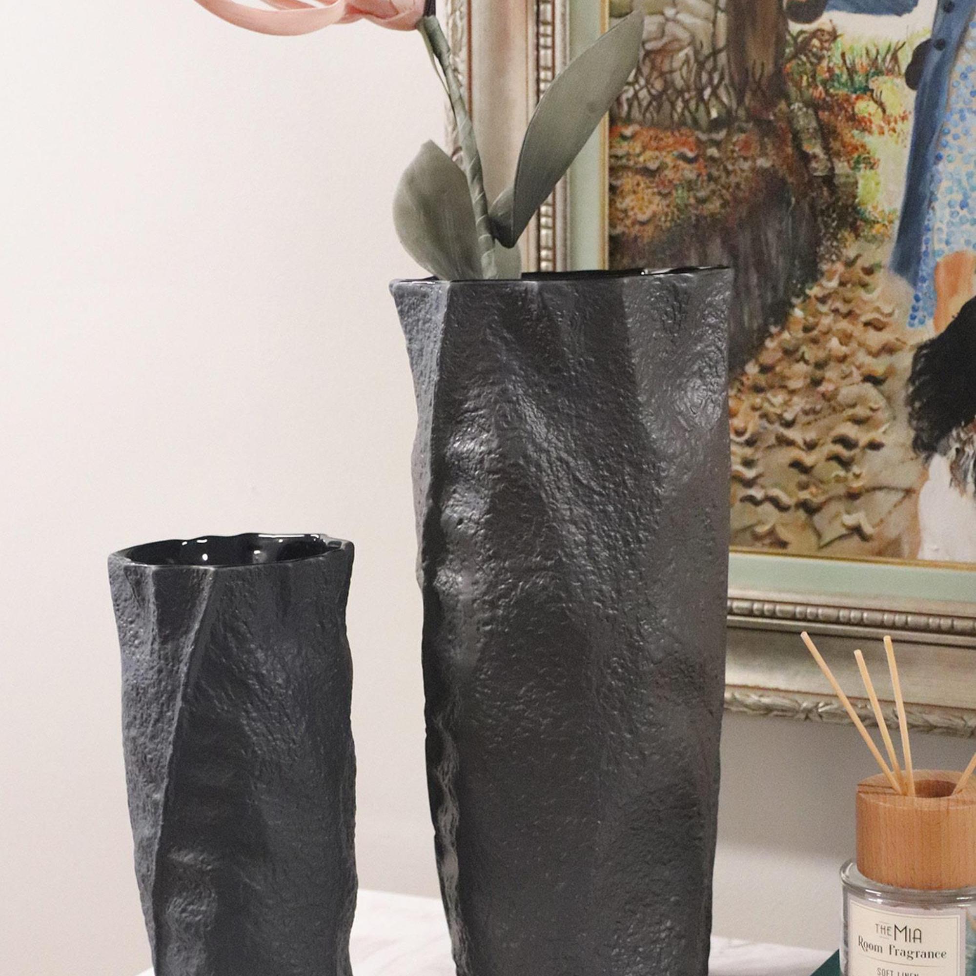 The Mia Licia Seramik Vazo Siyah 18x12x40 cm