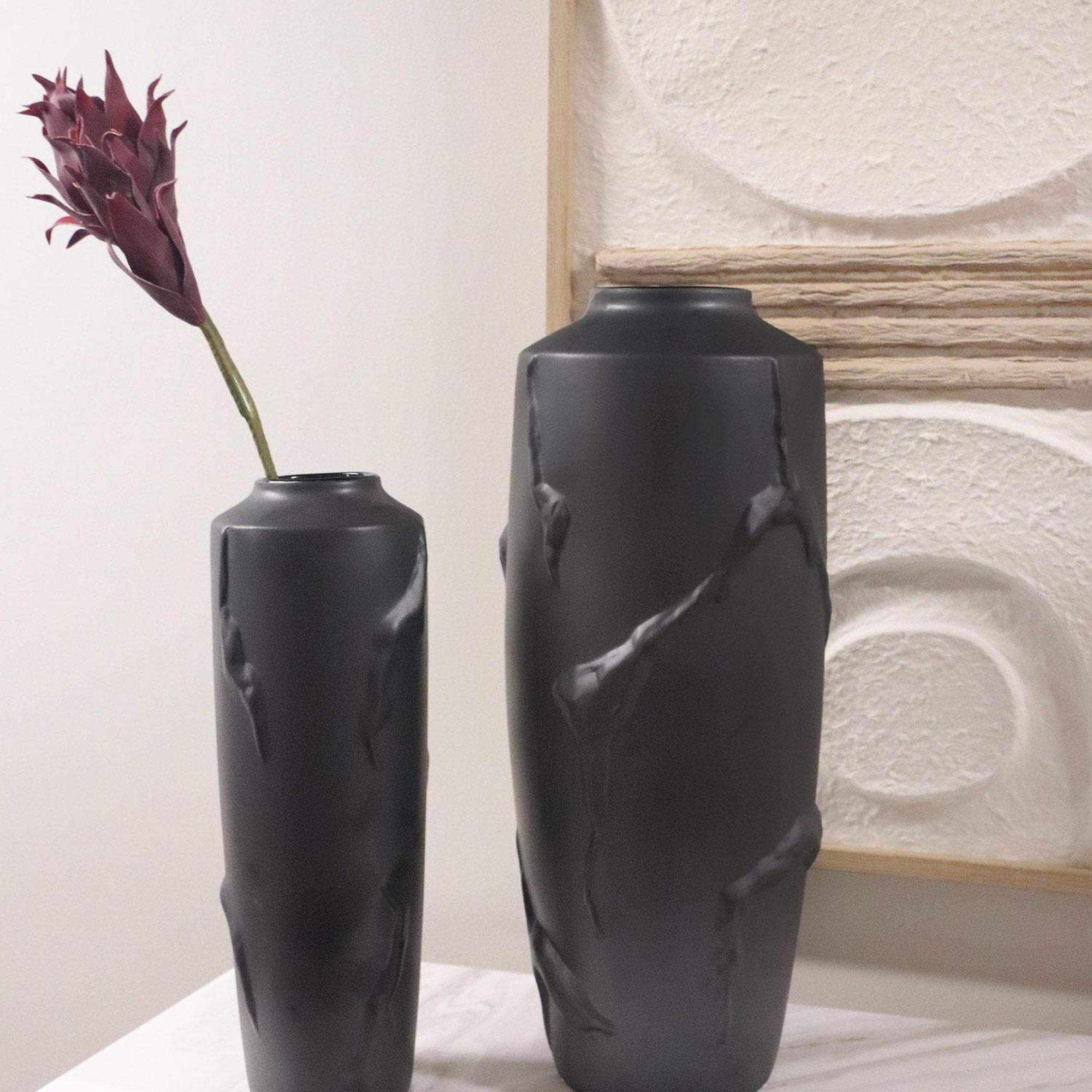 The Mia Licia Seramik Vazo Siyah 19x19x48 cm