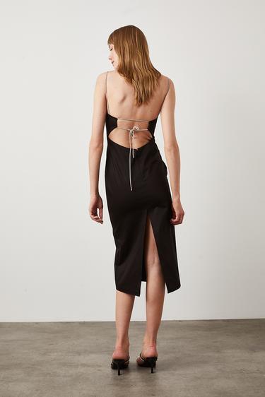  Sırt Dekolte Bağcıklı Elbise