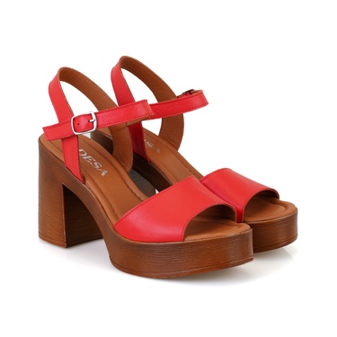  Kadın Kırmızı Ayarlanabilir Tokalı Topuklu Deri Sandalet