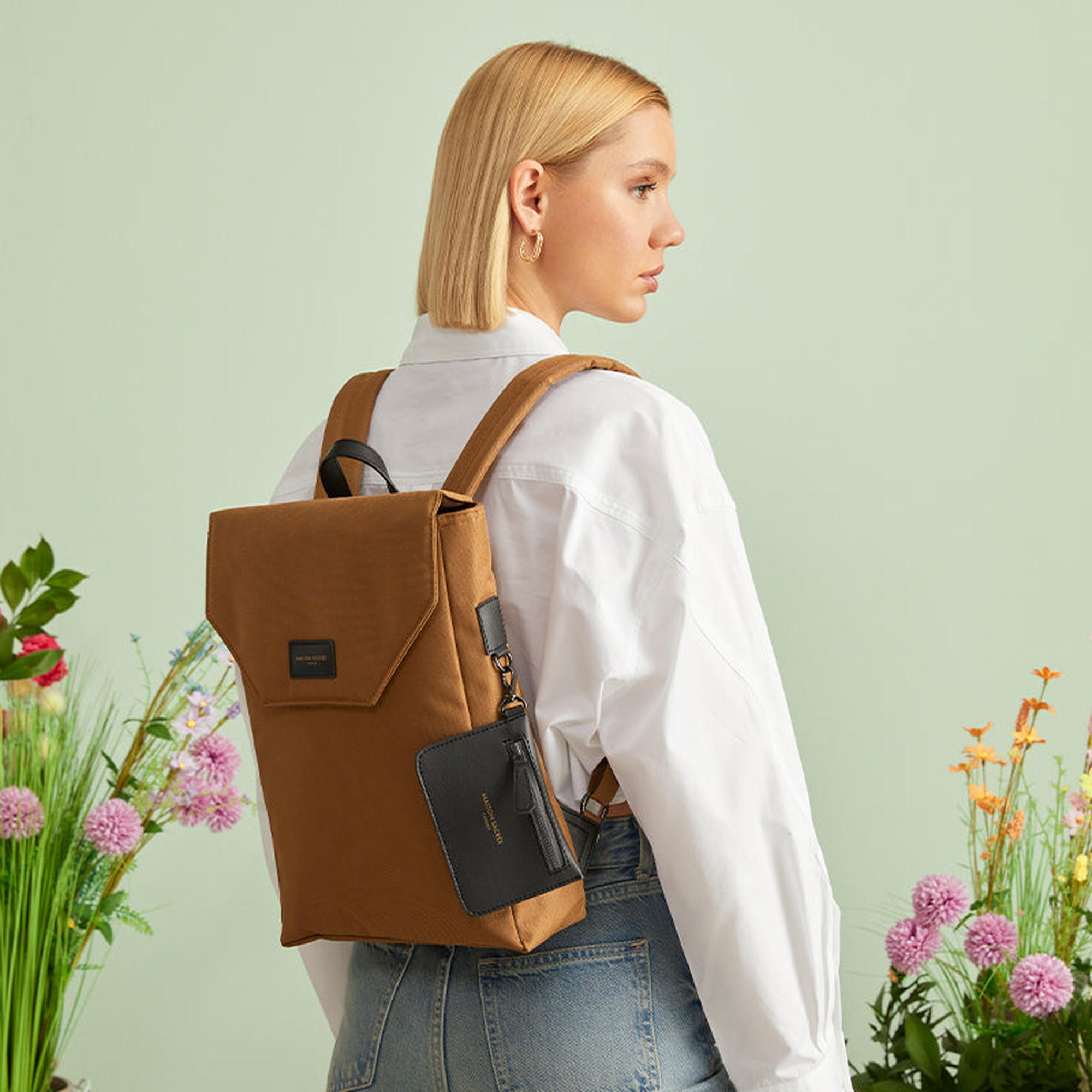 Maison Sacrée Ferrat Altın Kahverengi 13'' Sırt Çantası