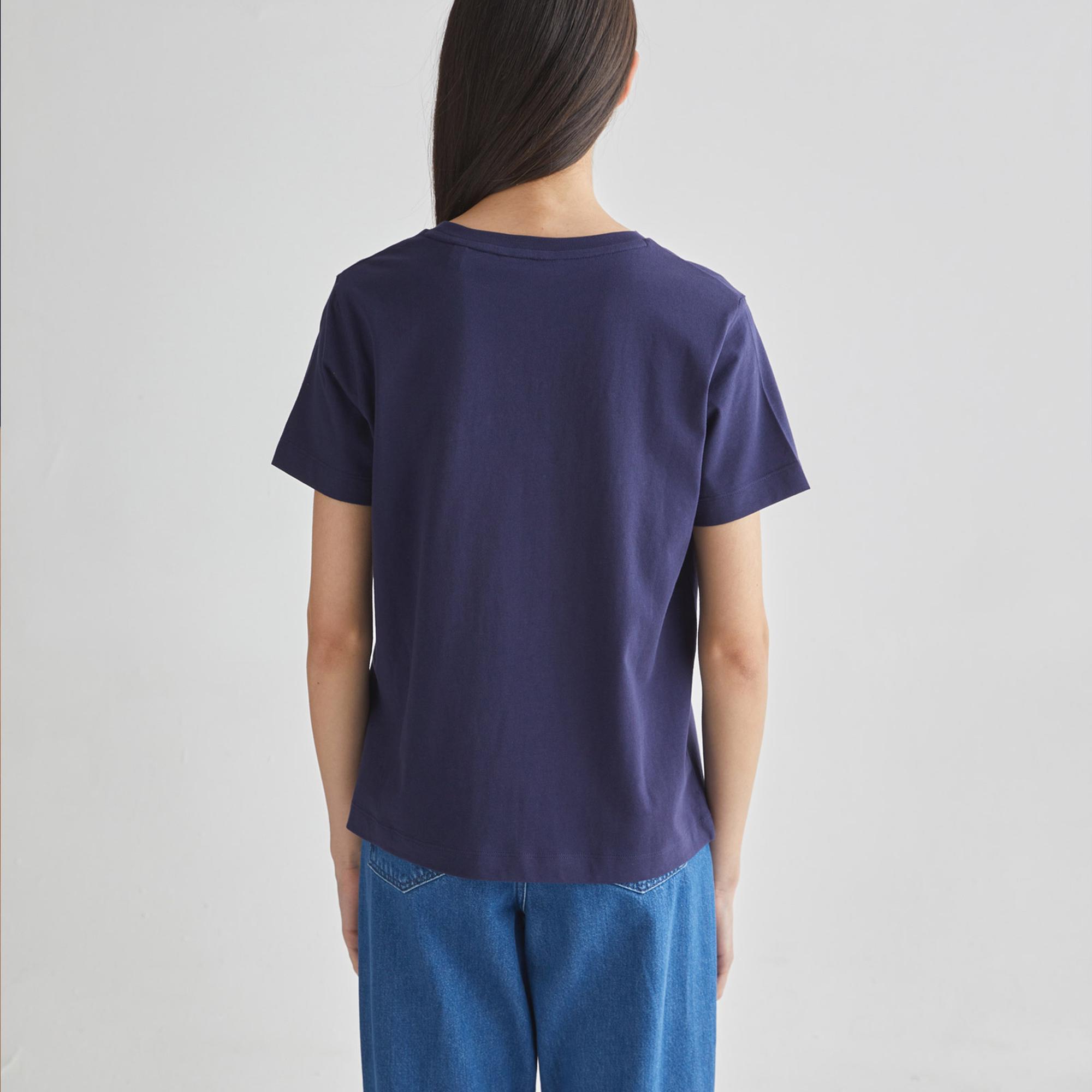 GANT Kadın Lacivert Relaxed Fit Bisiklet Yaka Logolu T-shirt