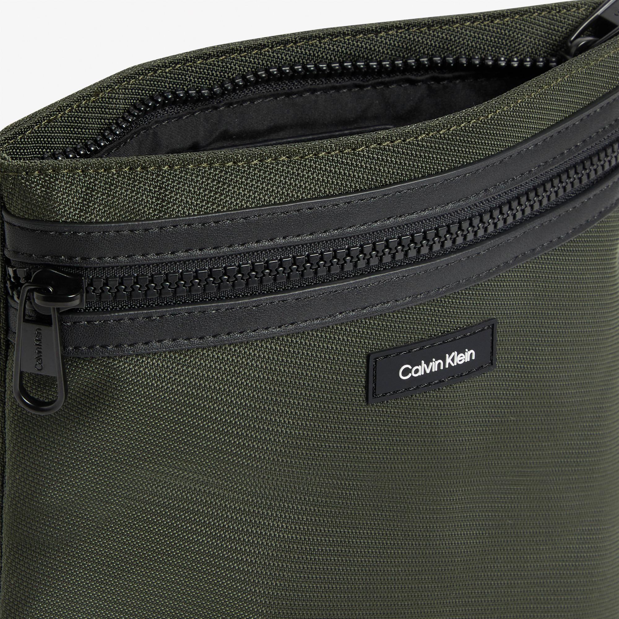 Calvin Klein Essential Erkek Yeşil Omuz Çantası