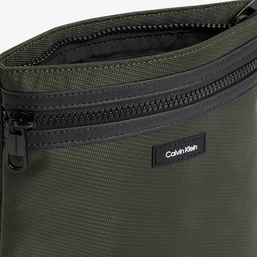  Calvin Klein Essential Erkek Yeşil Omuz Çantası