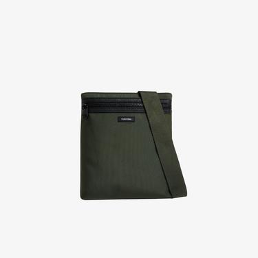  Calvin Klein Essential Erkek Yeşil Omuz Çantası