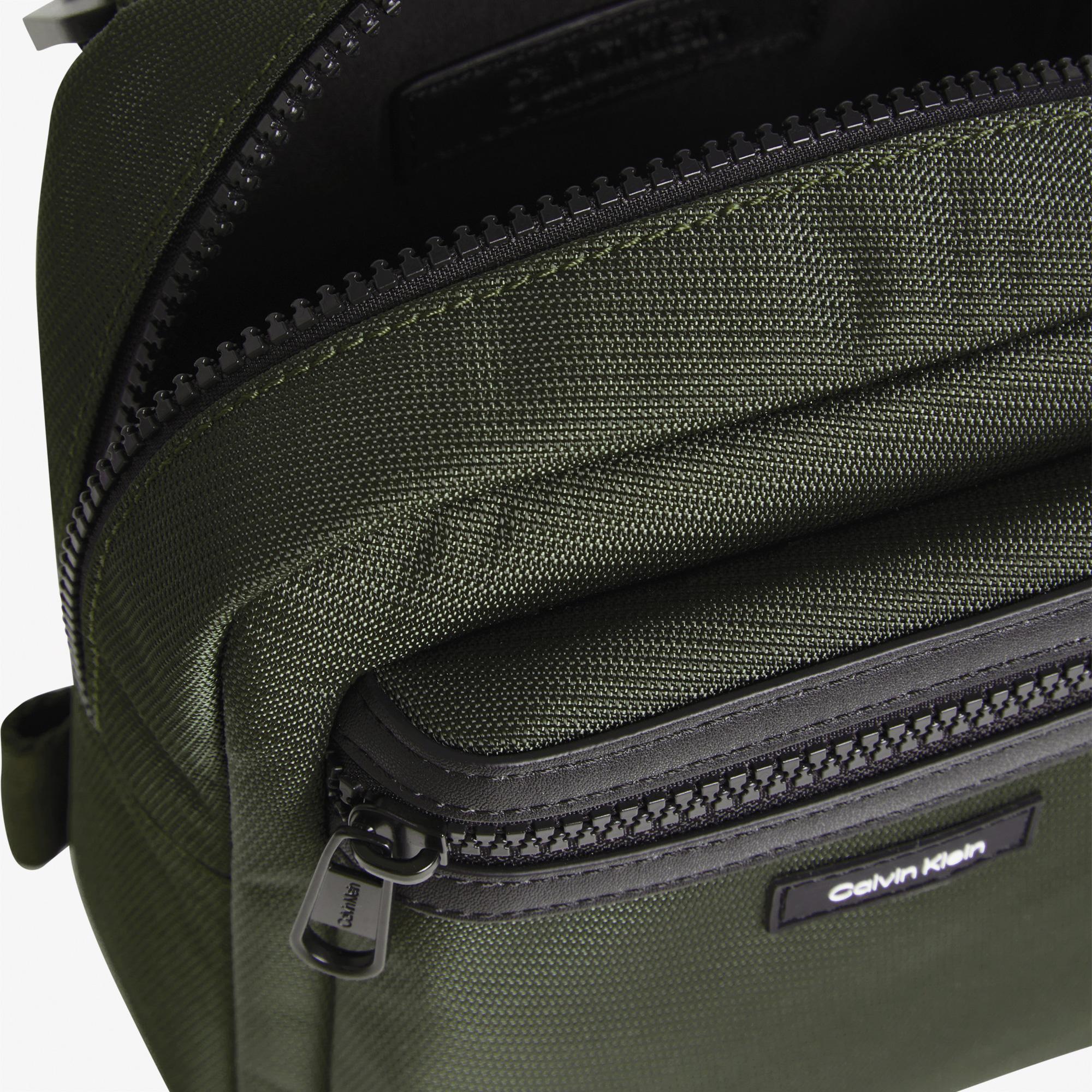 Calvin Klein Essential Erkek Yeşil Omuz Çantası