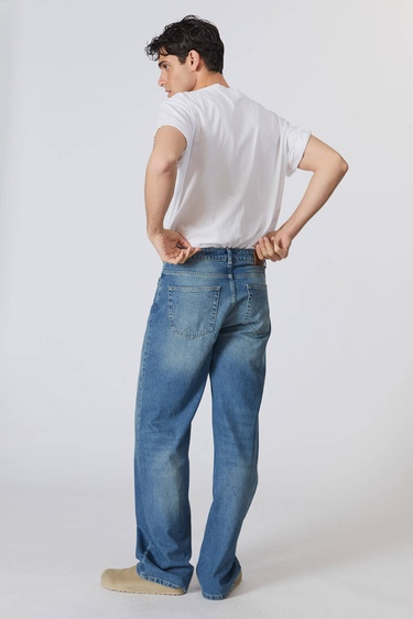  Straight Loose Jean