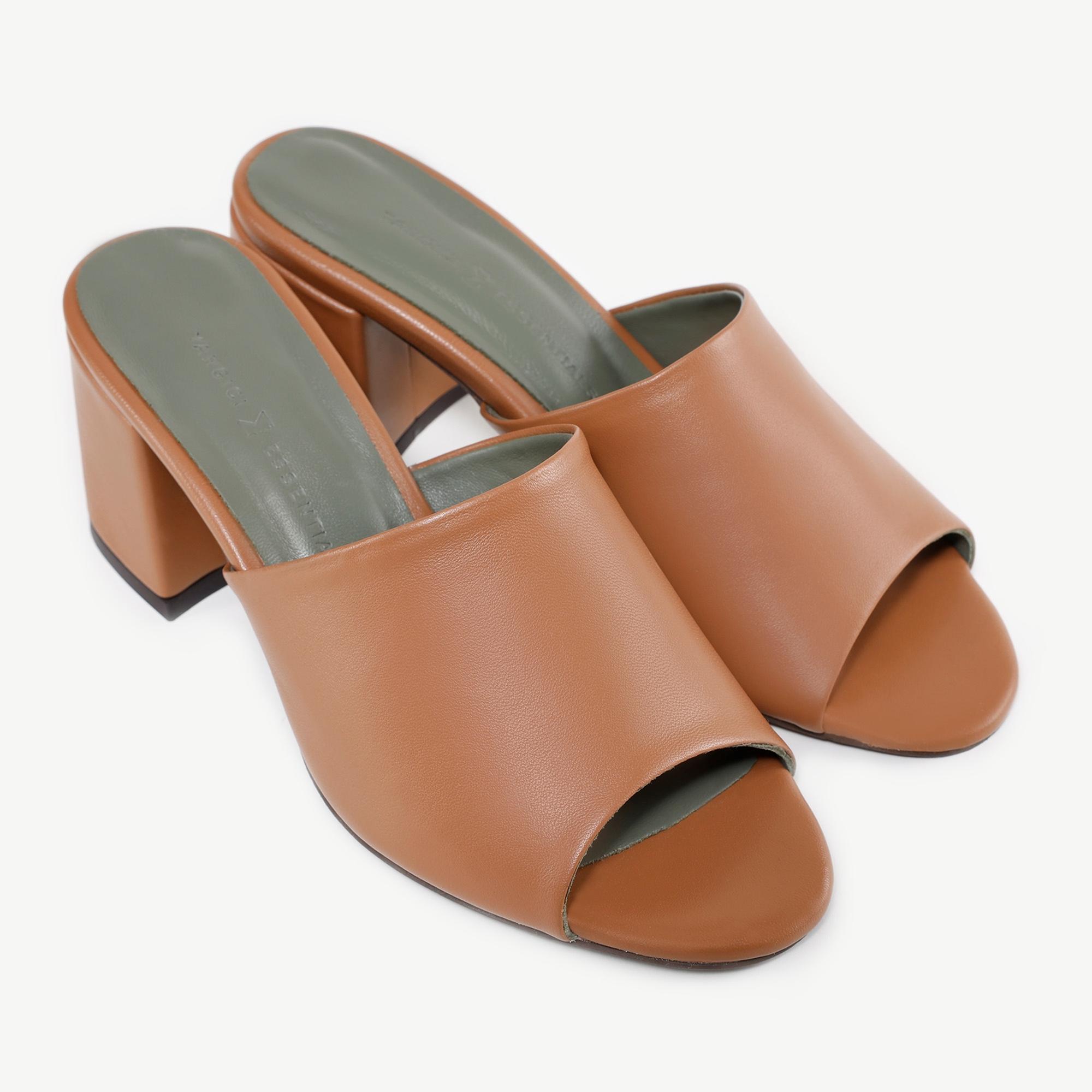 Yumuşak Deri Topuklu Terlik