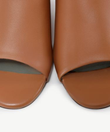  Yumuşak Deri Topuklu Terlik