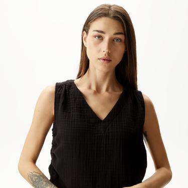  Nautica Kadın Siyah Kolsuz Bluz