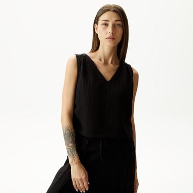  Nautica Kadın Siyah Kolsuz Bluz