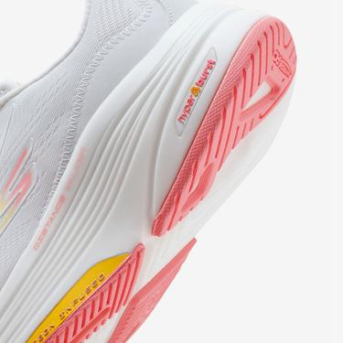  Skechers Go Walk Distance Walker Kadın Beyaz Yürüyüş Ayakkabısı