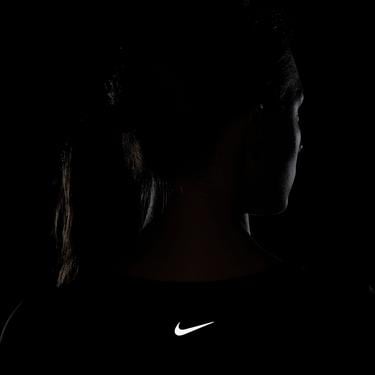  Nike One Fitted Kadın Siyah Top Crop T-Shirt