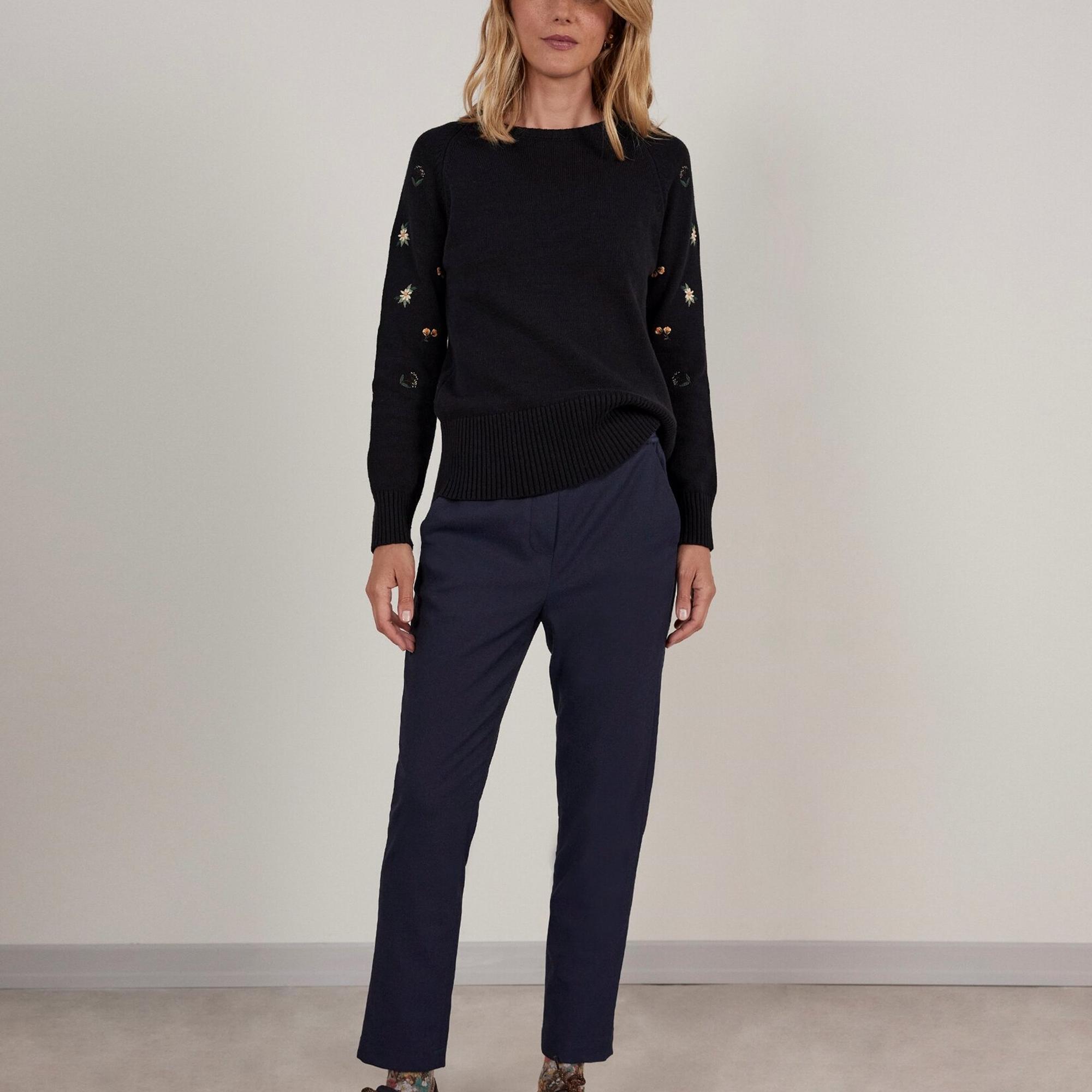 Nakış Detaylı Triko