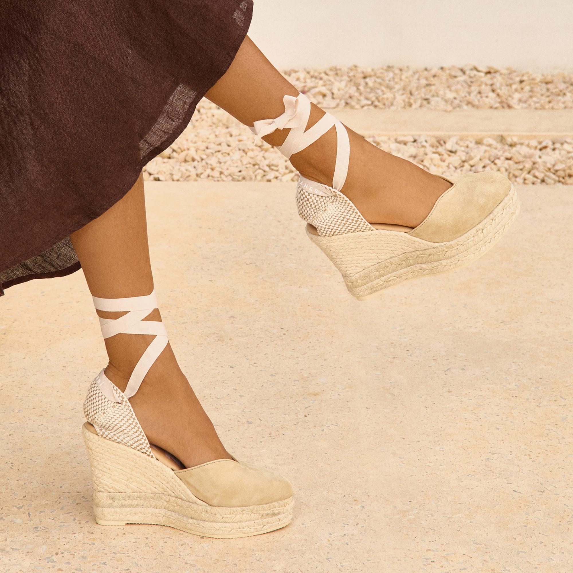 Manebi Hamptons Heart-Shaped Wedge Kadın Bej Dolgu Topuk Ayakkabı