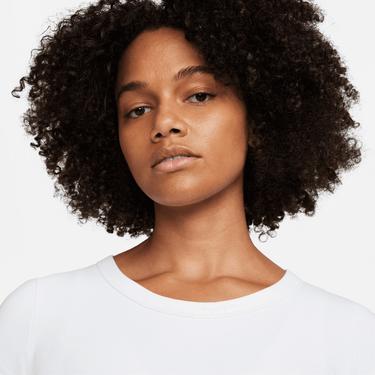  Nike One Fitted Kadın Beyaz Top Crop T-Shirt