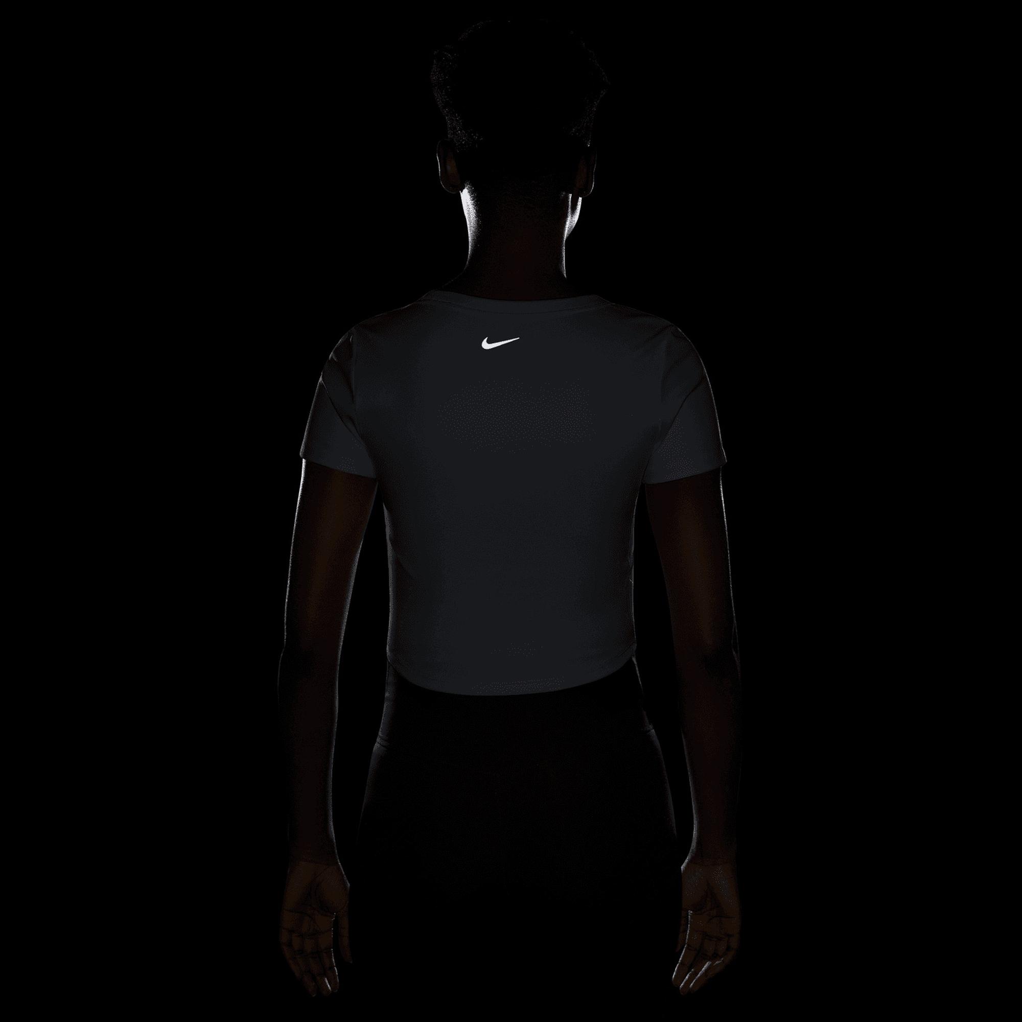 Nike One Fitted Kadın Beyaz Top Crop T-Shirt