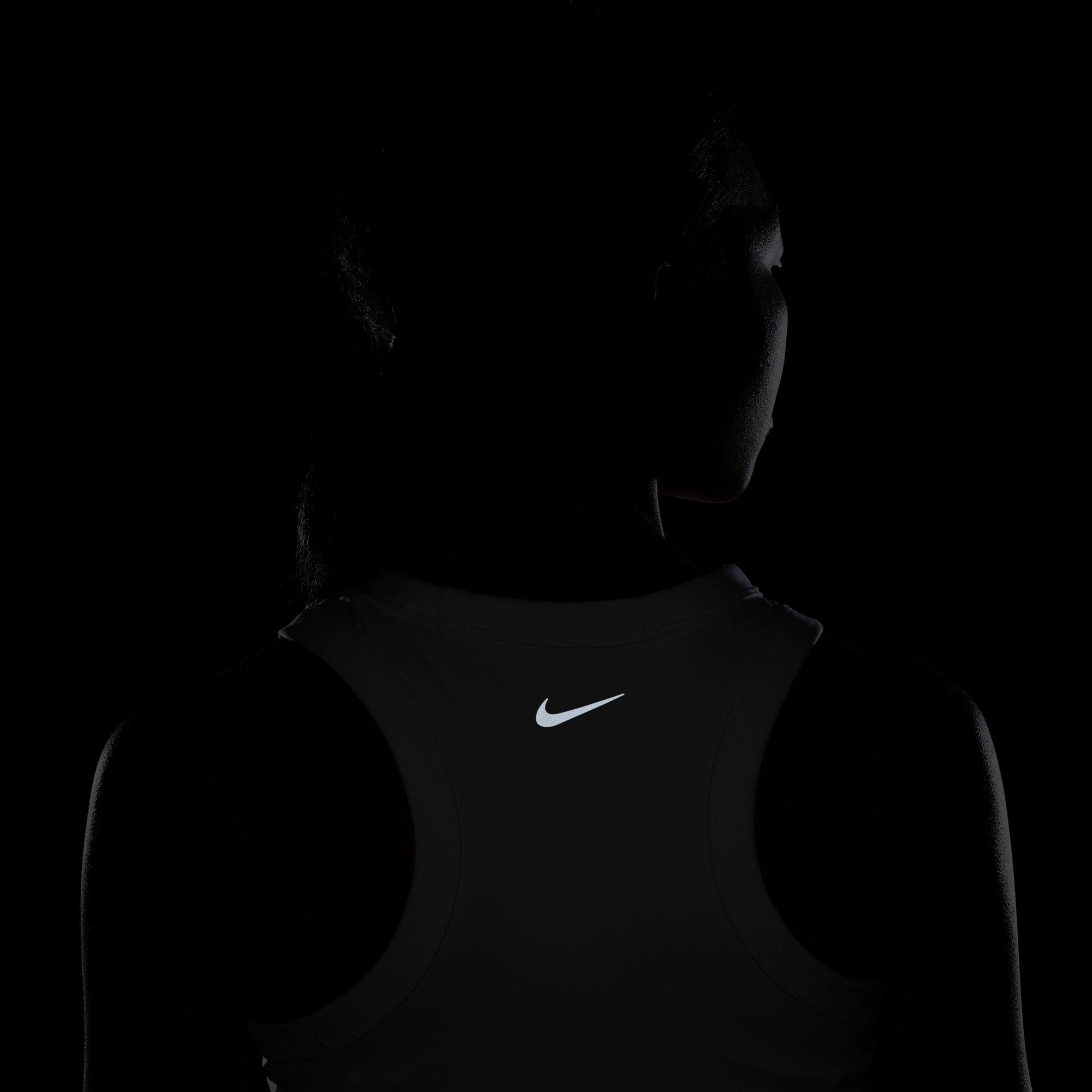 Nike One Fitted Kadın Beyaz Crop T-Shirt